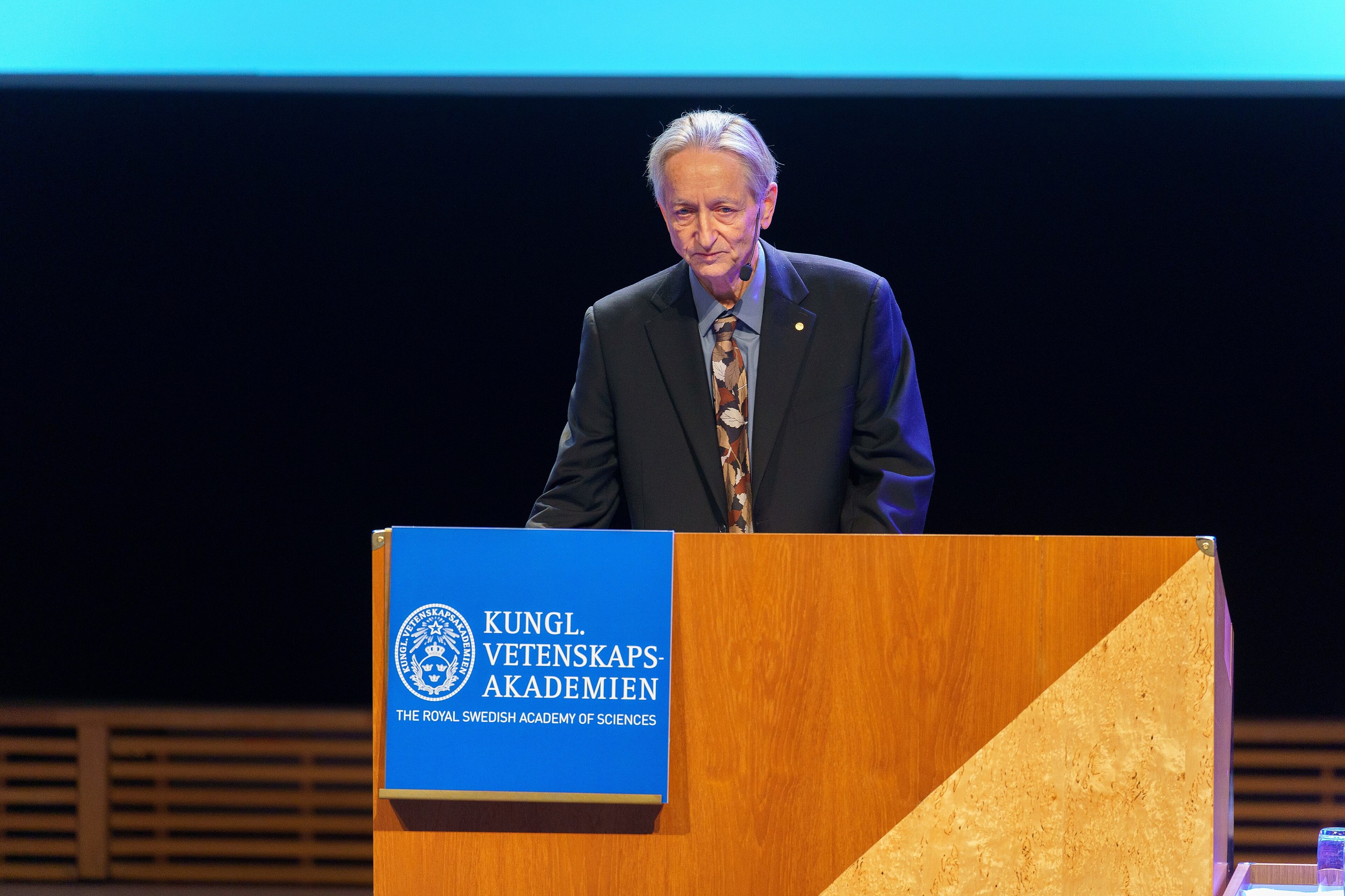 Geoffrey Hinton, modern sinir ağlarının kurucularından