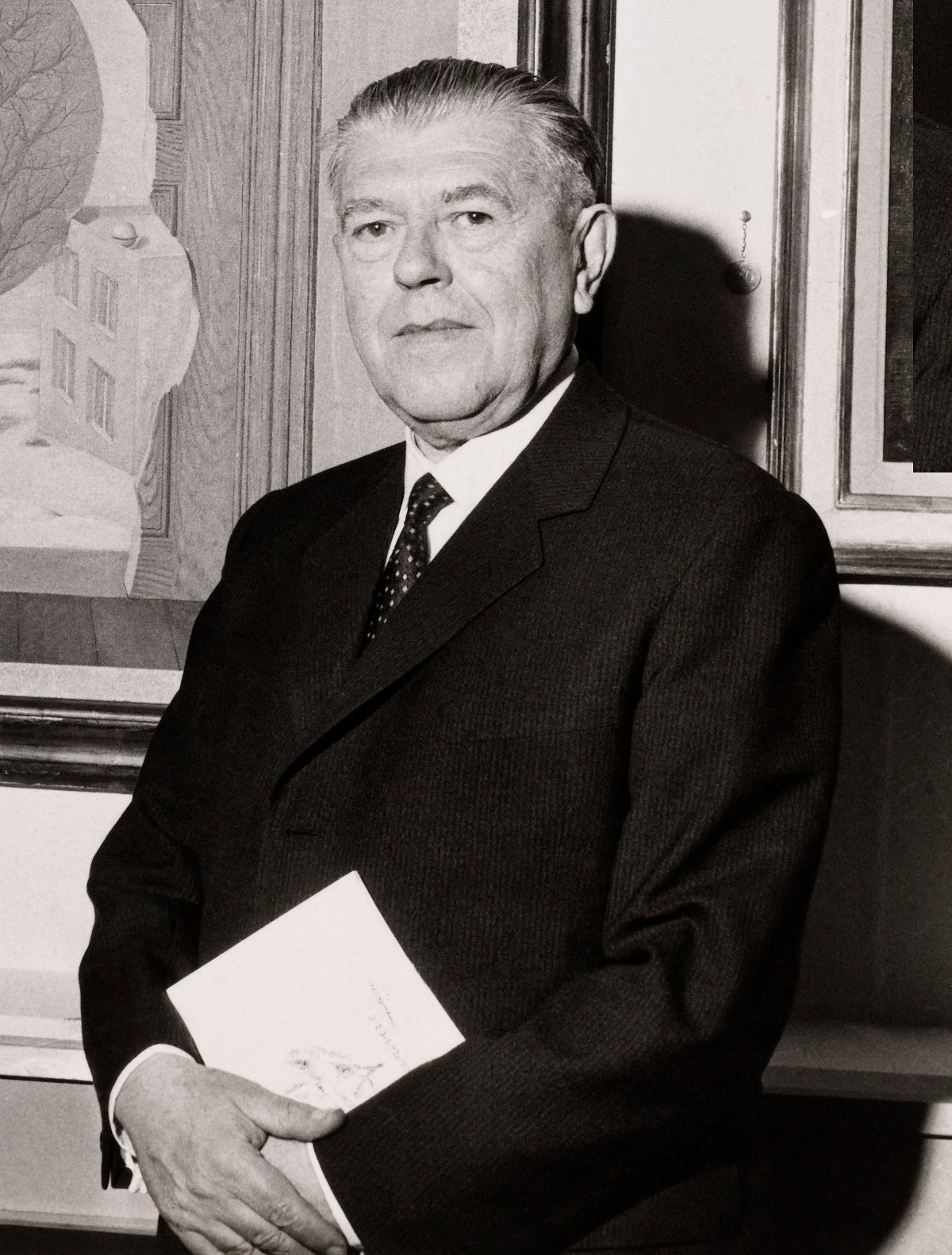 Portrait photograph of the Belgian painter René Magritte