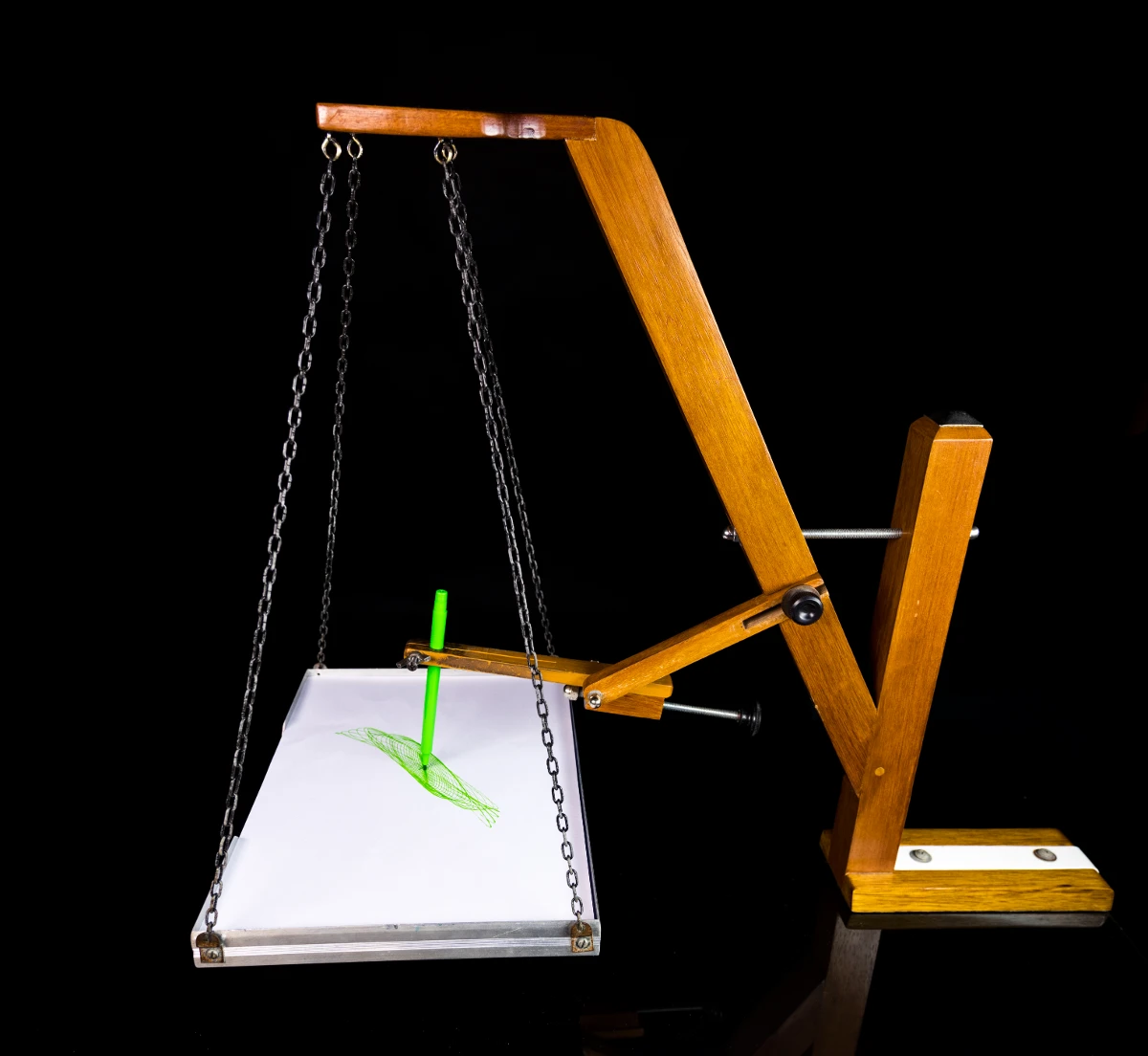 Damped Lissajous paint trail generated by Painting Pendulum in PictorX